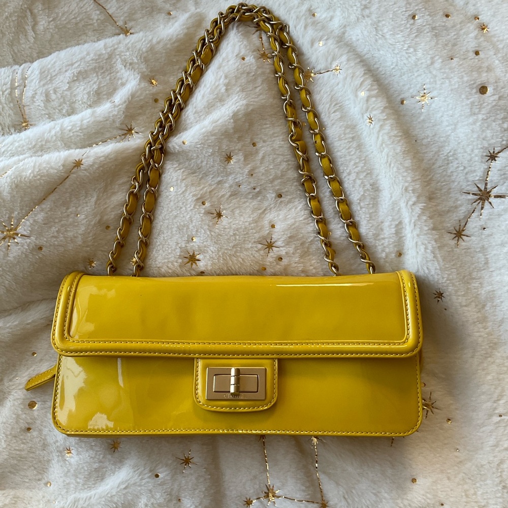 CHANEL REISSUE EAST WEST YELLOW PATENT LEATHER BAG